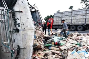 Bắt tài xế để xe tải lật nghiêng đè chết nữ phóng viên 