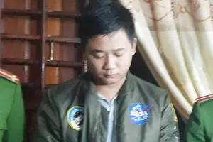 Bắt giam kẻ dọa đốt rồi đánh cha ruột rạn xương