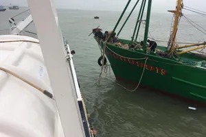 Khẩn trương cứu 9 ngư dân gặp nguy cấp trên biển 