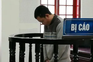 Say rượu, cha xâm hại con gái