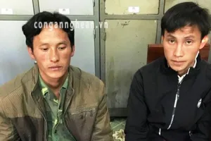 Cha và 2 con chống cảnh sát, giải cứu mẹ bị bắt truy nã