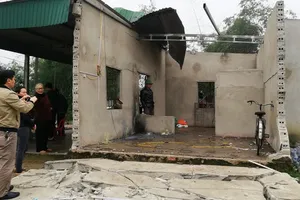 Vụ nổ bay mái nhà: Sinh viên bị nát bàn tay