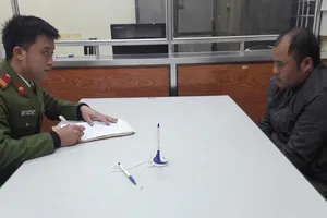 'Trùm' thủ súng, gán camera quanh nhà để mua bán ma túy