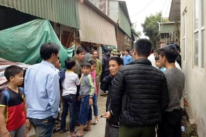 Thủ 3 con dao sang đâm chết hàng xóm vì hát karaoke ồn 