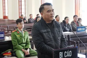 Nguyên thiếu tá công an lừa đảo tiền tỉ hầu tòa