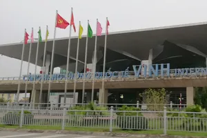 Tài xế taxi rút dao dọa nhân viên an ninh sân bay 