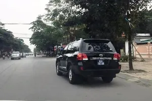 Nghệ An đấu giá 2 xe sang do doanh nghiệp tặng