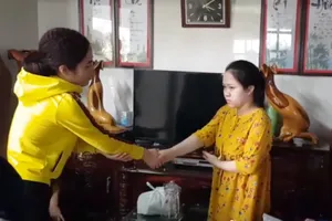 Cô giáo thực tập bị làm nhục rút đơn tố cáo phụ huynh