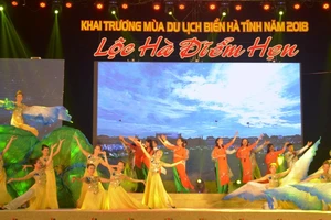 Phó Thủ tướng đánh trống khai trương mùa du lịch Hà Tĩnh