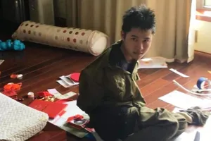 Con gái tướng công an viết vào giấy rút tiền, báo bị cướp