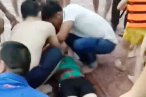 Một phụ nữ bất tỉnh tại bể bơi nghi do rò điện