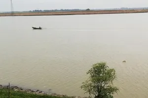 Khám nghiệm thi thể thanh niên nổi trên sông Lam