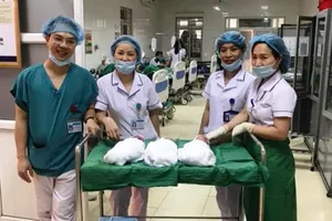 Người mẹ 23 tuổi sinh 2 bé gái, 1 bé trai khỏe mạnh 