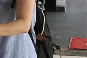 Nữ hành khách TQ bỏ quên ba lô chứa nhiều tiền ở sân bay