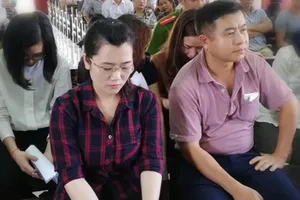 Hotgirl ngân hàng chiếm đoạt 50 tỉ đồng lại hầu tòa