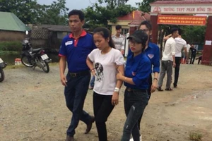 Một nữ sinh 4 giờ sáng rời bệnh viện đến thi tốt nghiệp 