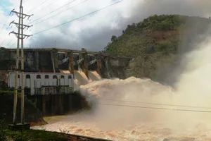 Nhiều thủy điện ở xứ Nghệ xả lũ