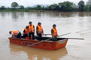 Vẫn chưa tìm thấy 2 vợ chồng mất tích trên sông Lam