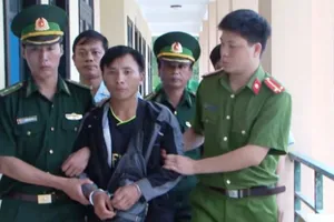 Lợi dụng mưa lũ ở Lào để phạm pháp