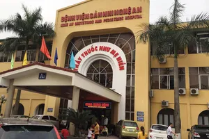 Cứu bé 19 tháng tuổi bị đạn súng hơi găm vào ngực