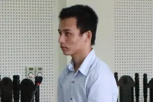 Chém người cầm kiếm tấn công cha, con lãnh 20 năm tù 