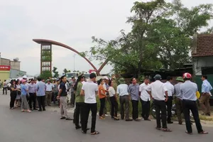 Tháo dỡ nhà, bàn giao đất cho VSIP khi đang kiện ra tòa 