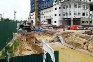 Mở thông lại đường bị đóng để xây bệnh viện