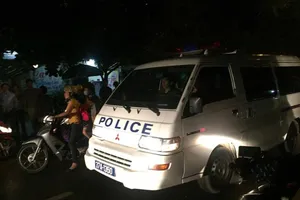 Đã bắt được kẻ ôm vũ khí nóng cố thủ trong nhà ở Nghệ An