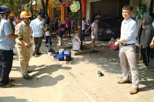 Xe hơi tông chết người rồi lao vào nhà dân