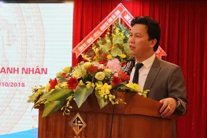 Chủ tịch tỉnh 42 tuổi đối thoại doanh nghiệp, doanh nhân