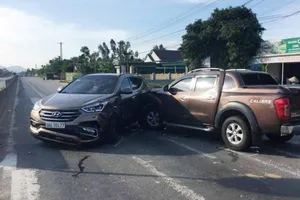 Giành 'địa bàn', chém nhau như phim 