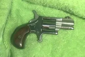 2 người bị trúng đạn trong nhà hàng hải sản