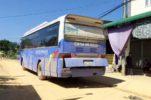 Xe biển số Lào đưa đón học sinh, cán chết nữ sinh lớp 11