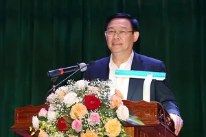 Phó Thủ tướng Vương Đình Huệ tiếp xúc cử tri ở Hương Khê 