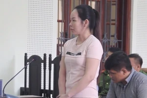 Giảm án xuống 20 năm tù cho cô gái giúp bạn tình mua 4 kg 'đá'