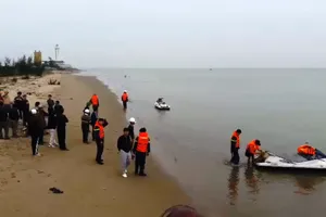 Nam sinh lớp 6 đuối nước thương tâm khi lội bắt cáy ở biển