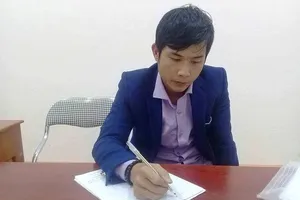 Hoãn xử kẻ tự nhận người công ty hàng không bị dân bắt trói 