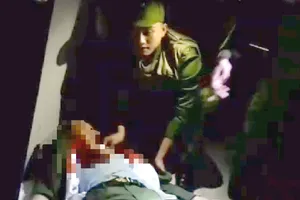 Giận vợ, đâm trọng thương Trung úy cảnh sát ngày Valentine