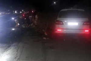 Xe Mercedes tông liên tiếp 3 người, 1 người chết ngay tại chỗ