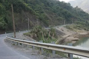 Nữ phó chánh văn phòng huyện bị tố về chuyện bằng cấp