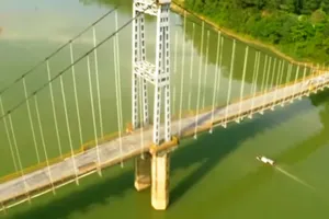 Người đàn ông nhảy cầu nghi do rượu làm loạn thần 