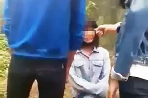 Vụ nữ sinh bị bắt quỳ, đánh hội đồng: Hiệu trưởng nói gì?