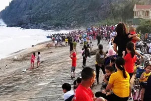 Hàng trăm người đang tìm kiếm học sinh lớp 5 mất tích