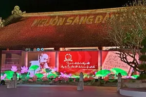 Đoàn công tác TP.HCM dâng hương tại Khu di tích Kim Liên 