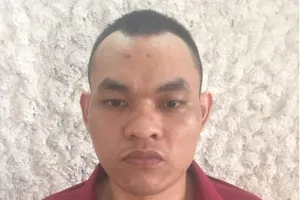 Kẻ buôn ma túy lao xe vào cảnh sát ra đầu thú sau 5 năm trốn