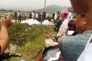 Bắt 3 người tháo chạy bỏ gần 1 tấn nghi là ma túy ở Nghệ An