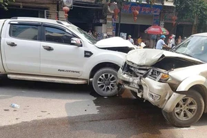 Nghi sát hại vợ, đốt nhà rồi tông ô tô vào tình địch