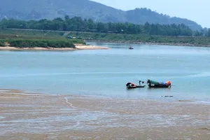 Thi thể trôi trên sông qua 3 huyện không rõ danh tính