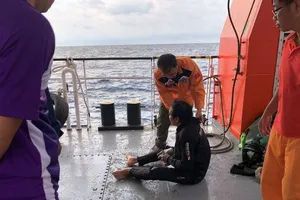 Đề nghị điều tàu từ TP.HCM tìm 9 ngư dân mất tích 