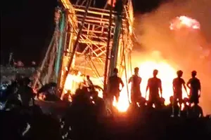 Tàu từ Hoàng Sa vừa trở về bị cháy